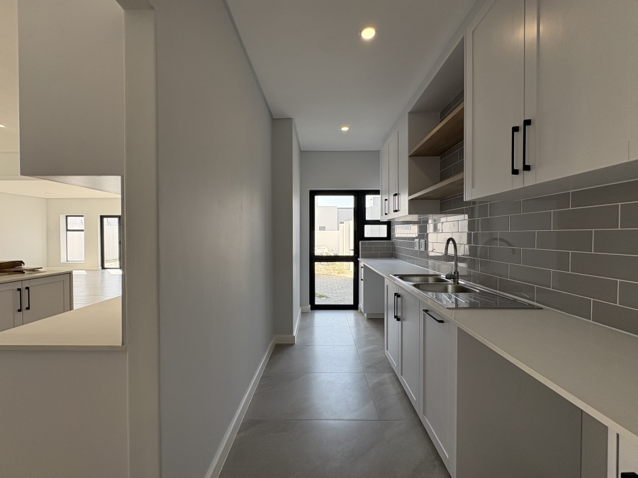 5 Bedroom Property for Sale in Sandown Western Cape